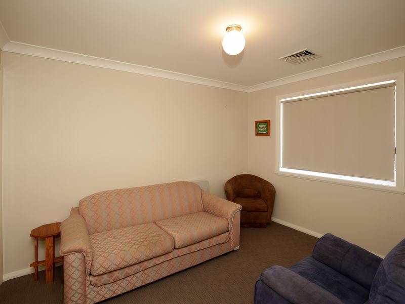 74 Kaloona Drive, Bourkelands NSW 2650