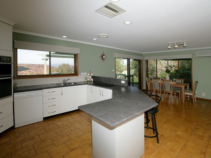 98 Stanley Street, Kooringal NSW 2650