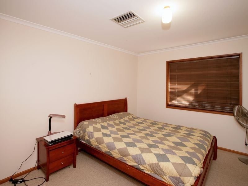 98 Stanley Street, Kooringal NSW 2650