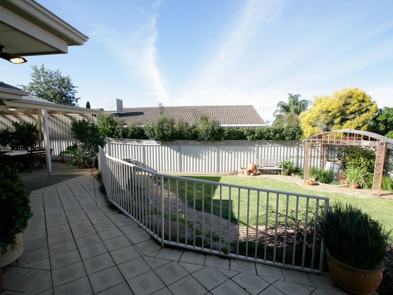 20 Henwood Avenue, Kooringal NSW 2650