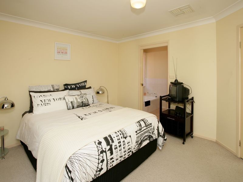 3 Kimba Drive, Glenfield Park NSW 2650