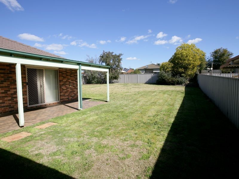 3 Kimba Drive, Glenfield Park NSW 2650