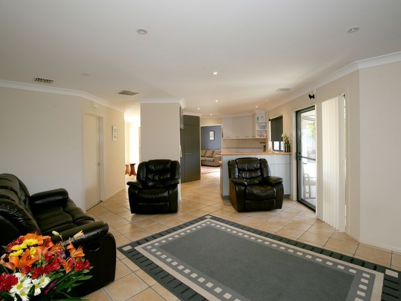 6 Skiff Place, Estella NSW 2650