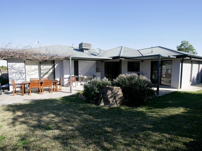 6 Skiff Place, Estella NSW 2650