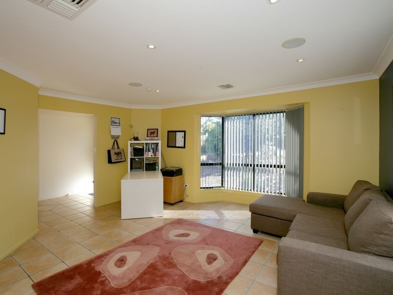 6 Skiff Place, Estella NSW 2650