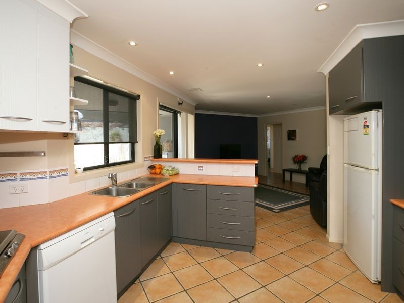 6 Skiff Place, Estella NSW 2650