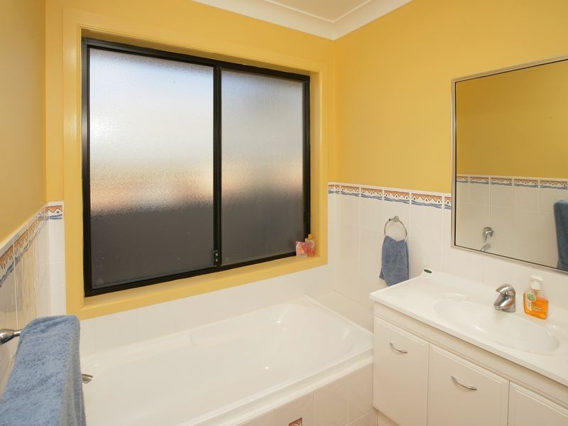 6 Skiff Place, Estella NSW 2650