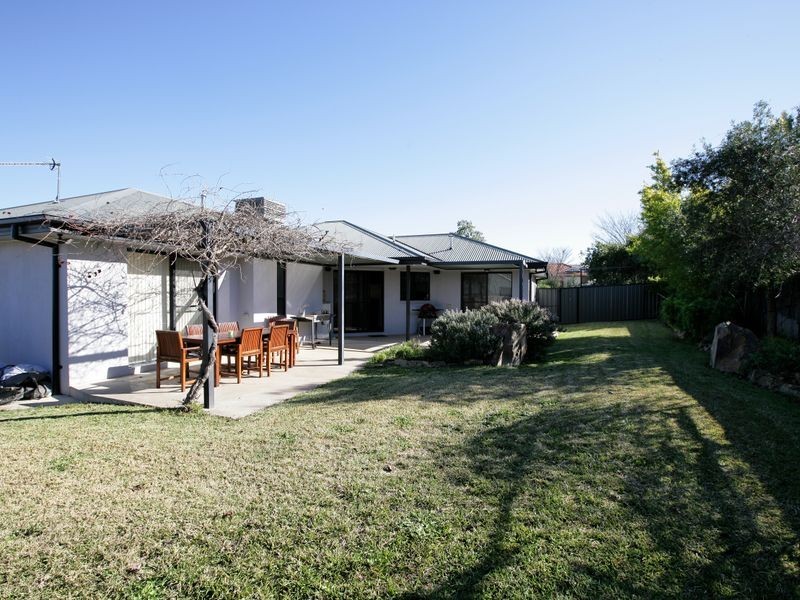 6 Skiff Place, Estella NSW 2650