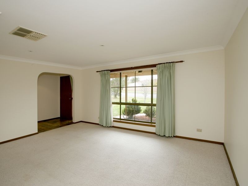 11 Avocet Drive, Estella NSW 2650