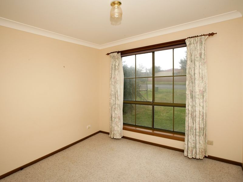 11 Avocet Drive, Estella NSW 2650