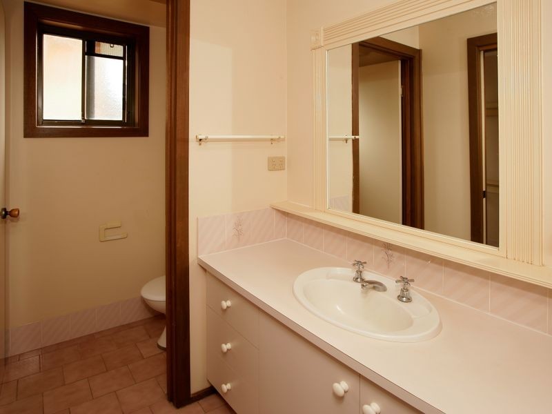 11 Avocet Drive, Estella NSW 2650