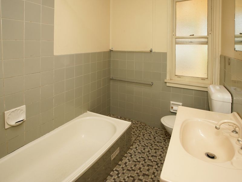 88 Warrawong Street, Kooringal NSW 2650