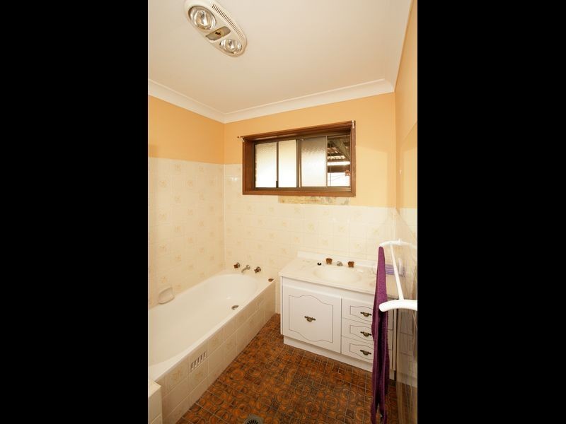 16 Vasey Street, Ashmont NSW 2650