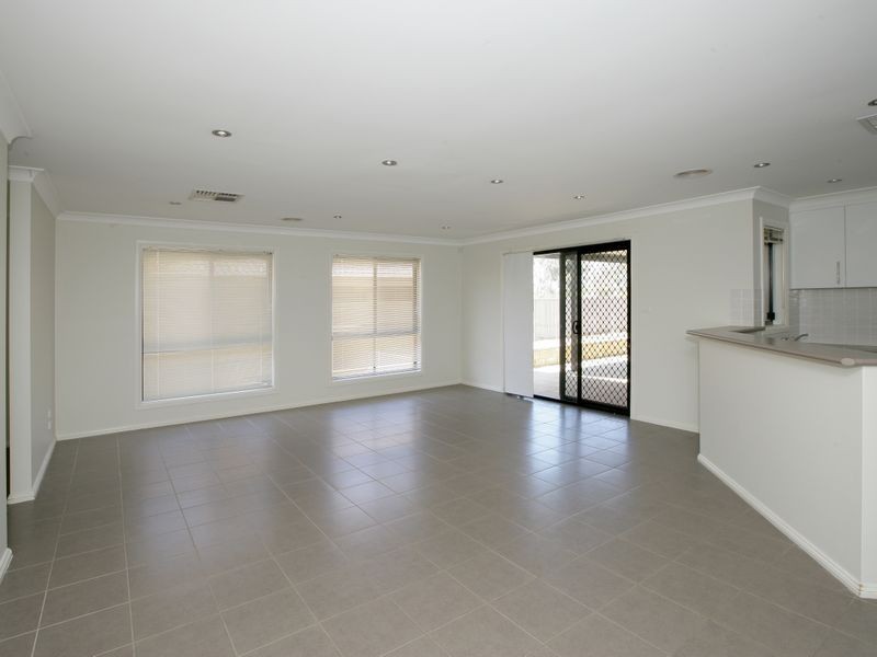 47 Barrima Drive, Glenfield Park NSW 2650