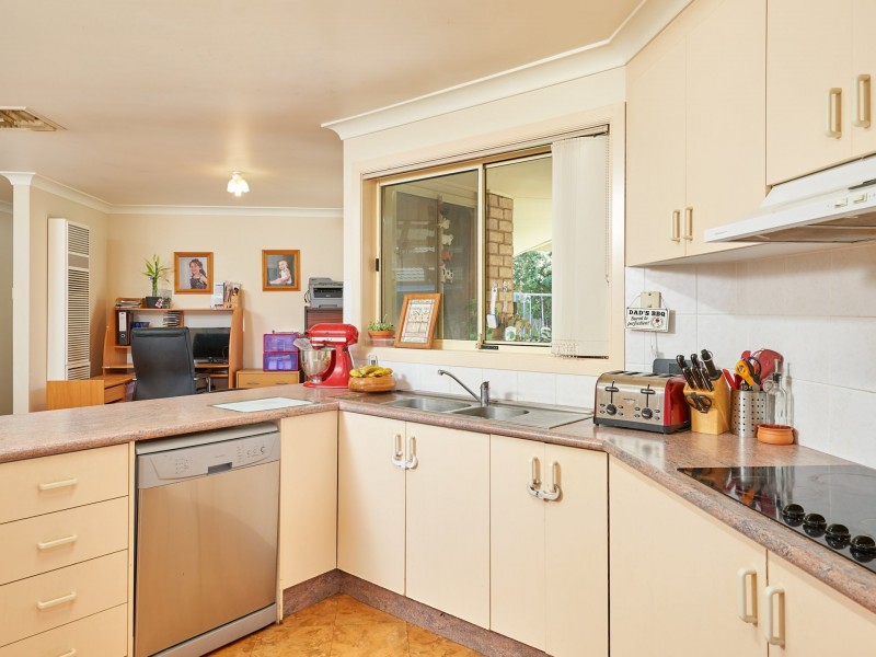 14 Wonkana Road, Glenfield Park NSW 2650