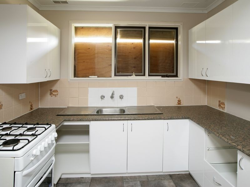 11 Oliver Place, Tolland NSW 2650