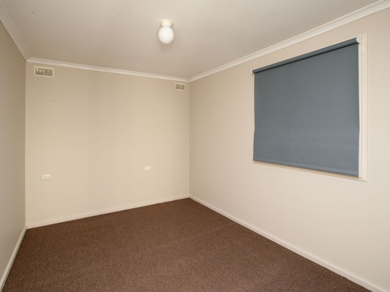 11 Oliver Place, Tolland NSW 2650