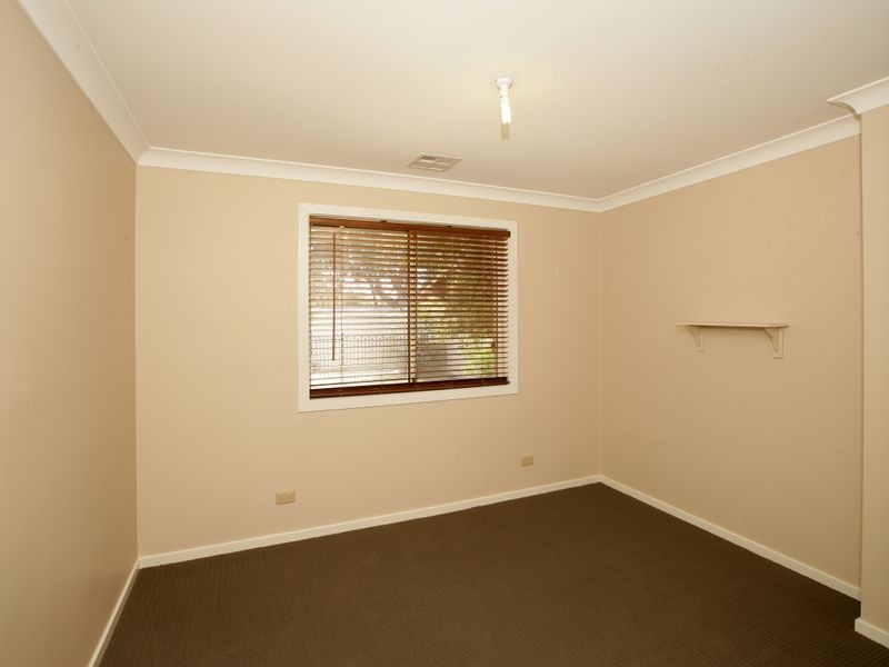 7 Cooba Place, Estella NSW 2650