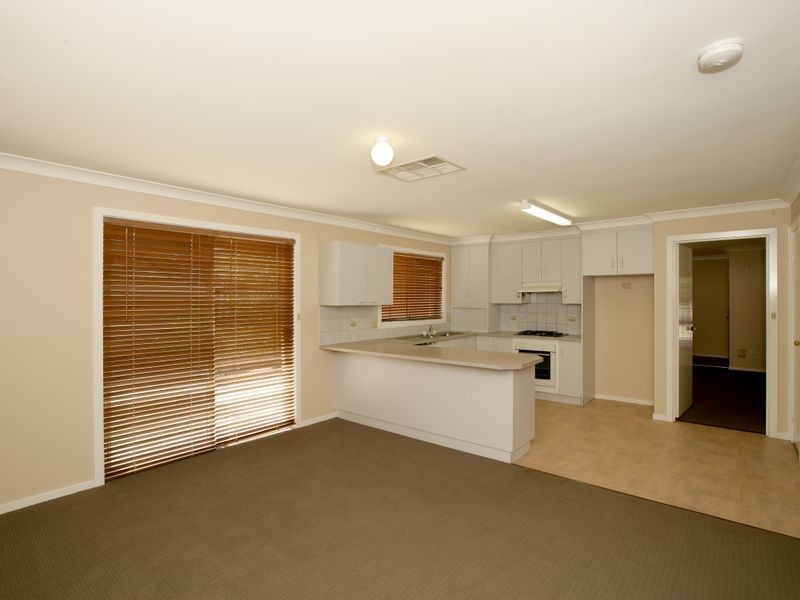 7 Cooba Place, Estella NSW 2650