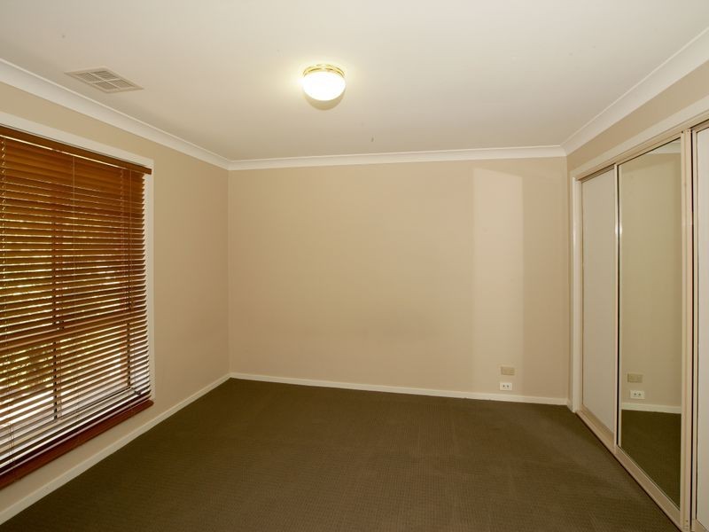 7 Cooba Place, Estella NSW 2650