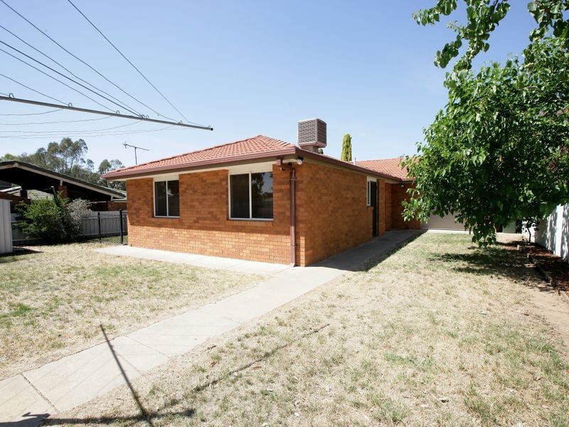 7 Cooba Place, Estella NSW 2650