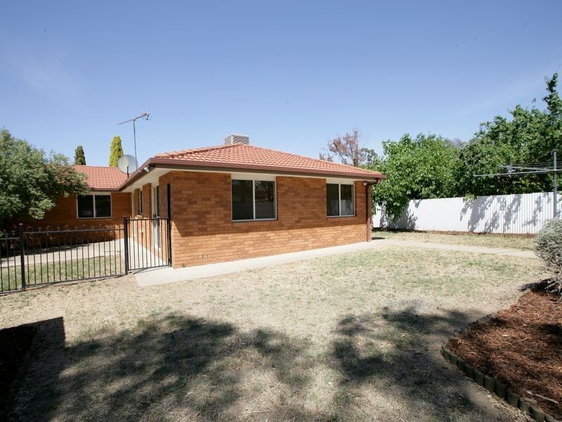 7 Cooba Place, Estella NSW 2650
