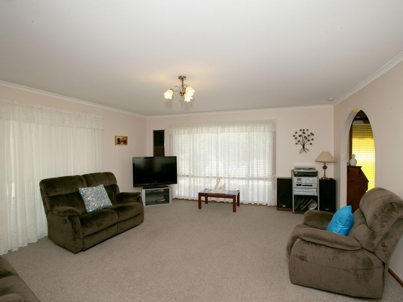 3 Undurra Drive, Glenfield Park NSW 2650