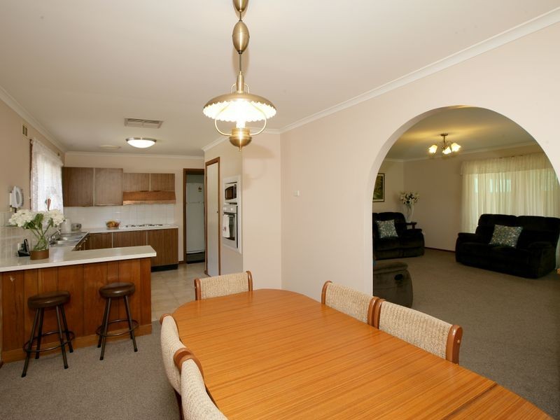 3 Undurra Drive, Glenfield Park NSW 2650