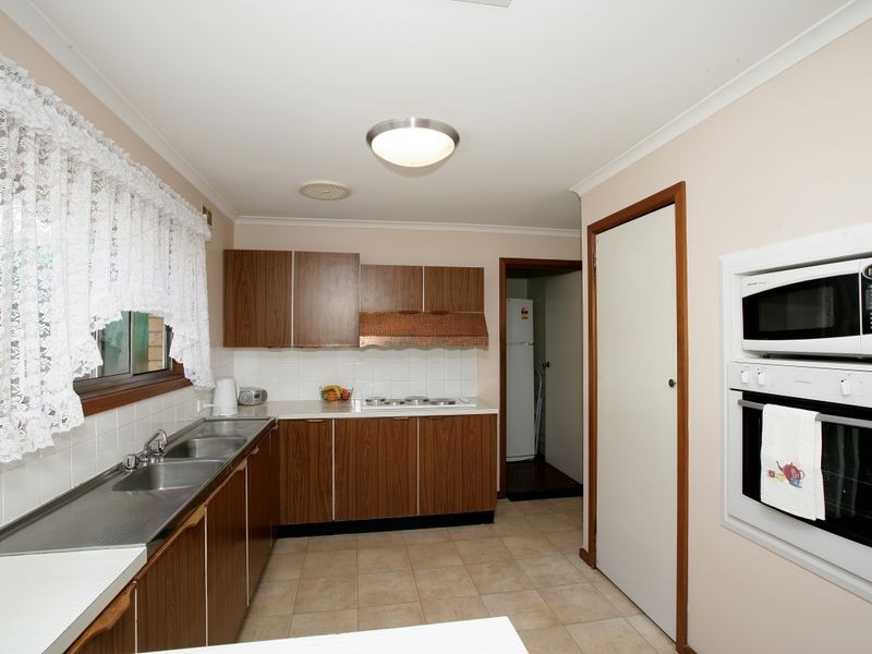 3 Undurra Drive, Glenfield Park NSW 2650