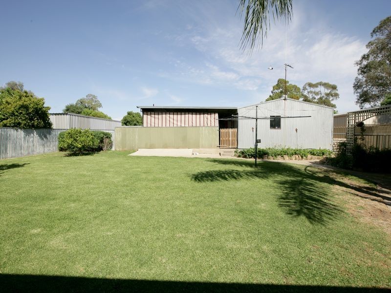 48 Graham Street, Lake Albert NSW 2650