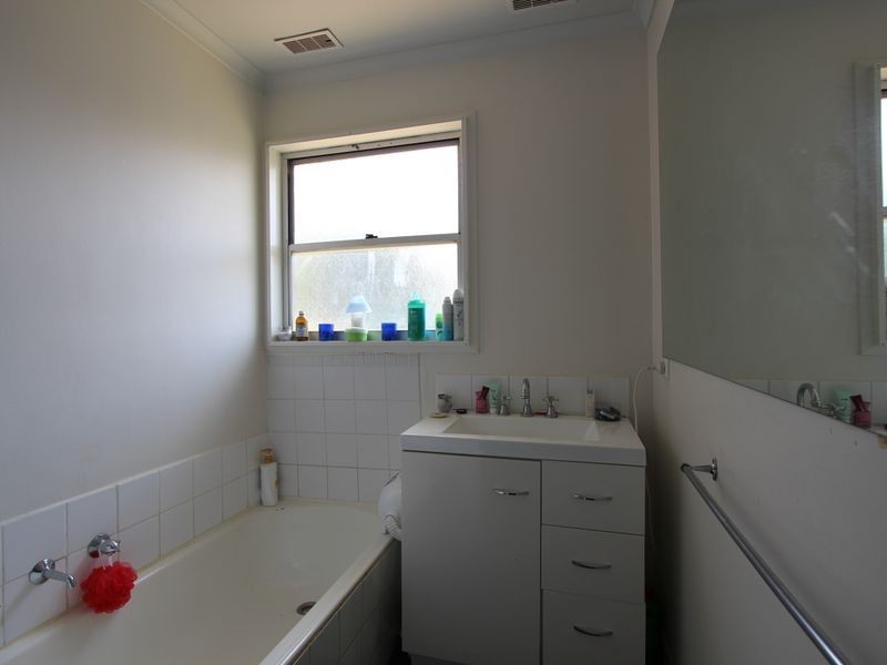 6 Lalor Place, Tolland NSW 2650