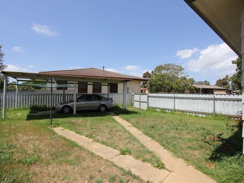 6 Lalor Place, Tolland NSW 2650