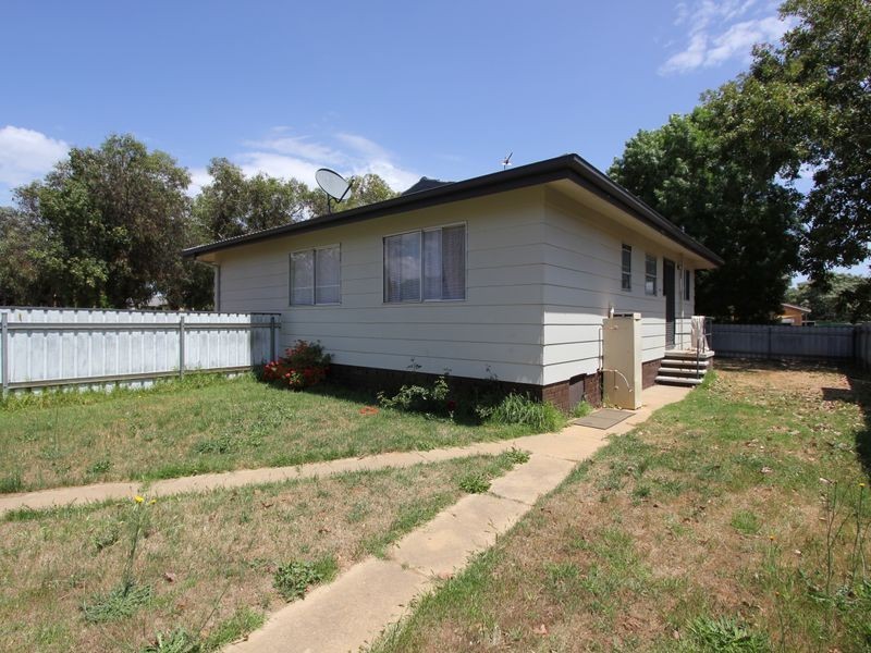 6 Lalor Place, Tolland NSW 2650