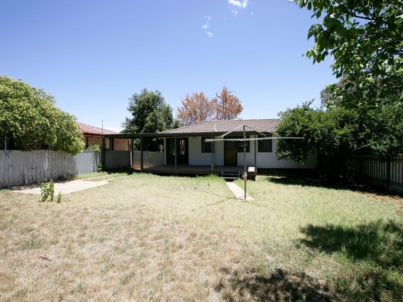 152 Raye Street, Tolland NSW 2650