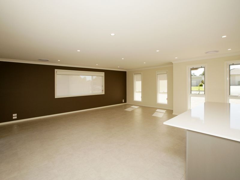 2/4 Apprentice Avenue, Wagga Wagga NSW 2650