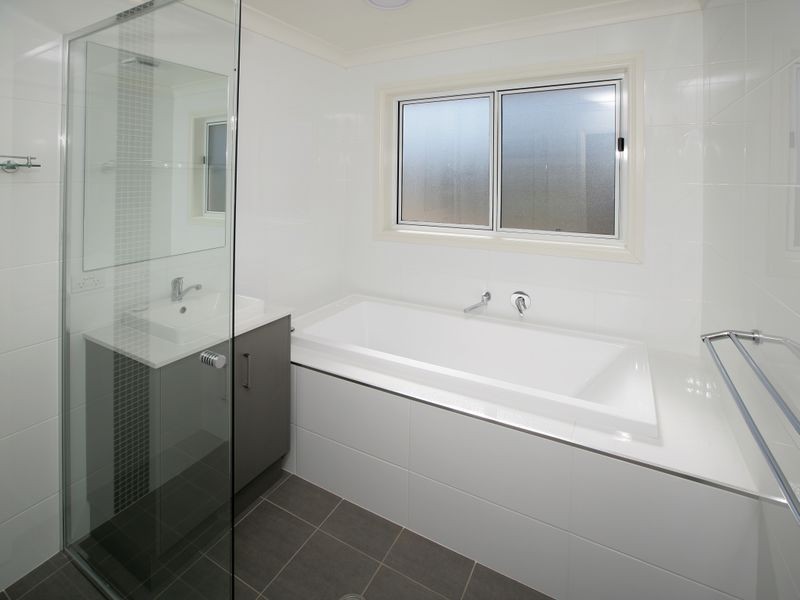 2/4 Apprentice Avenue, Wagga Wagga NSW 2650