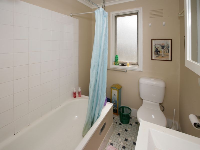 69 McKell Avenue, Mount Austin NSW 2650