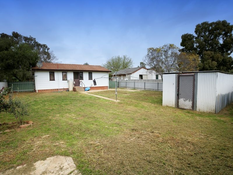 69 McKell Avenue, Mount Austin NSW 2650