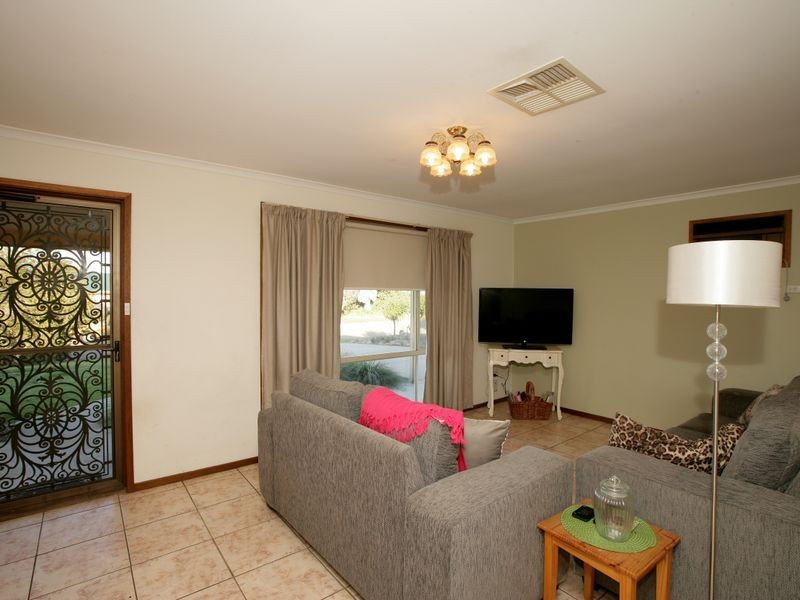 2 Matheson Place, Estella NSW 2650