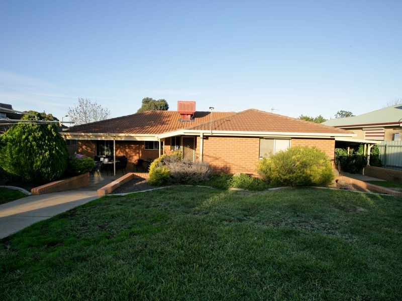 2 Matheson Place, Estella NSW 2650