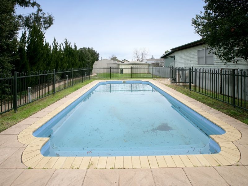 10 Salmon Street, Wagga Wagga NSW 2650