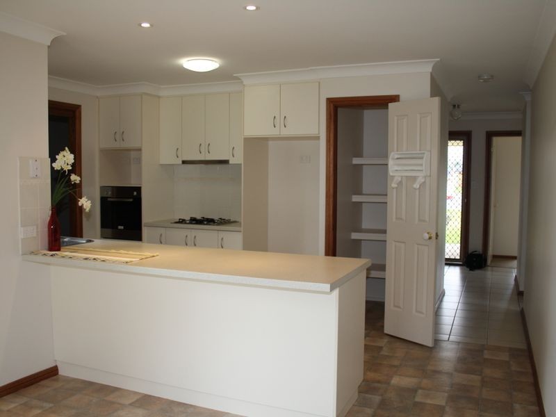 6 Boyd Place, Tolland NSW 2650