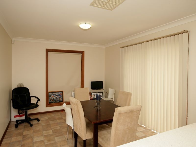 6 Boyd Place, Tolland NSW 2650