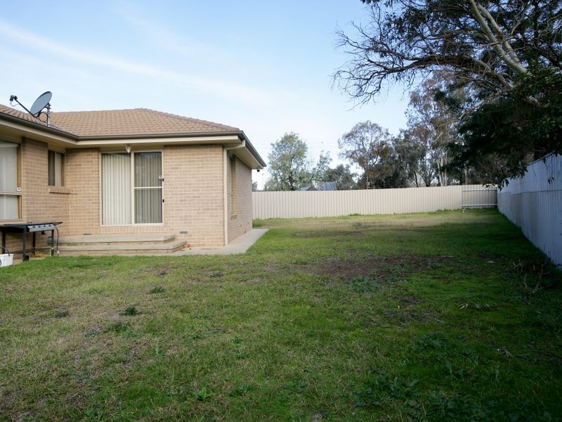 6 Boyd Place, Tolland NSW 2650