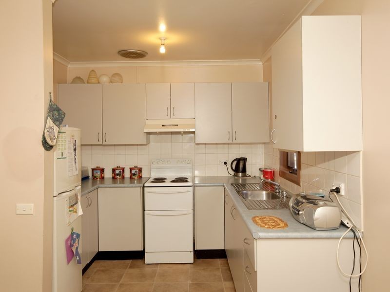17 Warren Place, Mount Austin NSW 2650