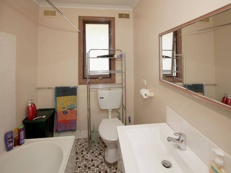 17 Warren Place, Mount Austin NSW 2650