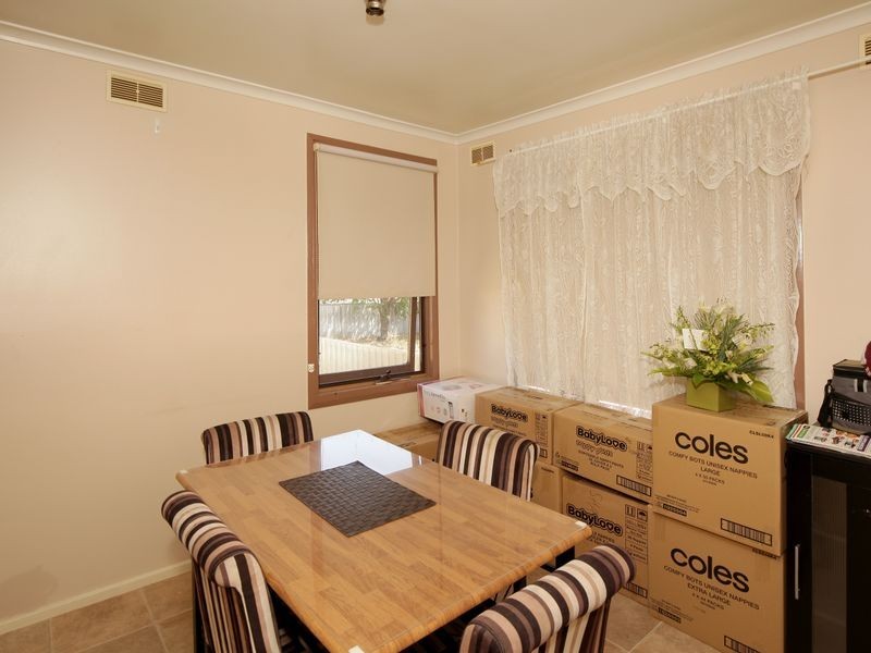 17 Warren Place, Mount Austin NSW 2650