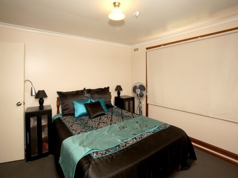 17 Warren Place, Mount Austin NSW 2650