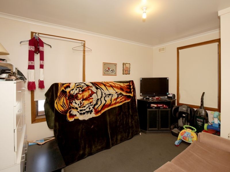 17 Warren Place, Mount Austin NSW 2650