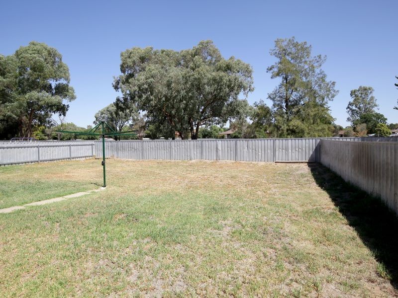 17 Warren Place, Mount Austin NSW 2650